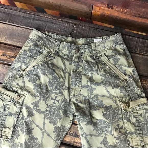 Blac Label Green Patterned Shorts - Picture 2 of 8